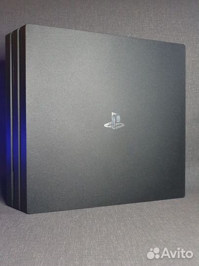 Sony PS4 Pro 1tb + 2 геймпада + игры