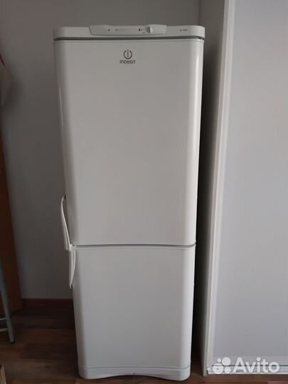 Холодильник бу indesit