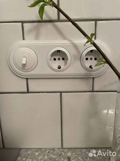 Розетки и выключатели ретро