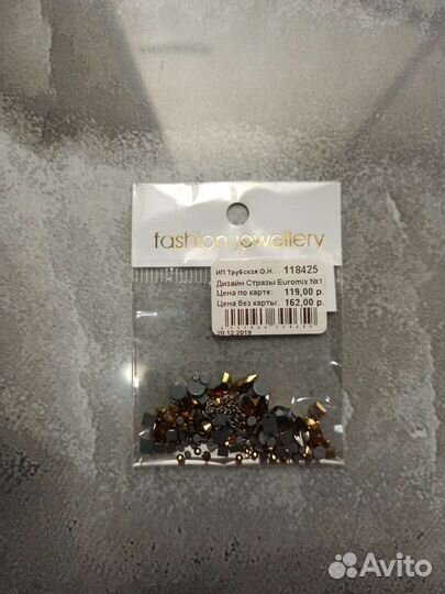 Стразы для ногтевого дизайна