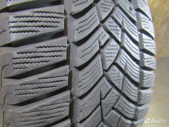 Goodyear UltraGrip Performance 255/45 R20