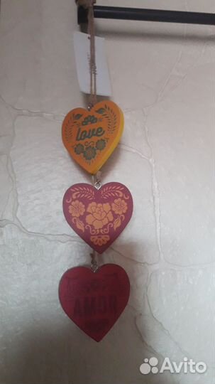Интерьерное украшение из 3х деревянных сердечек