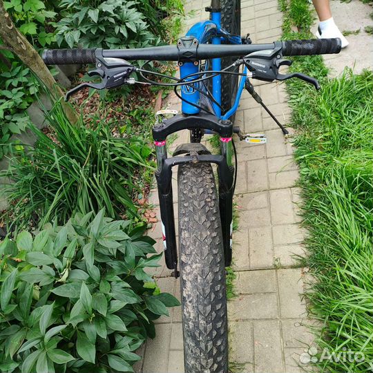 Велосипед с широкими колесами