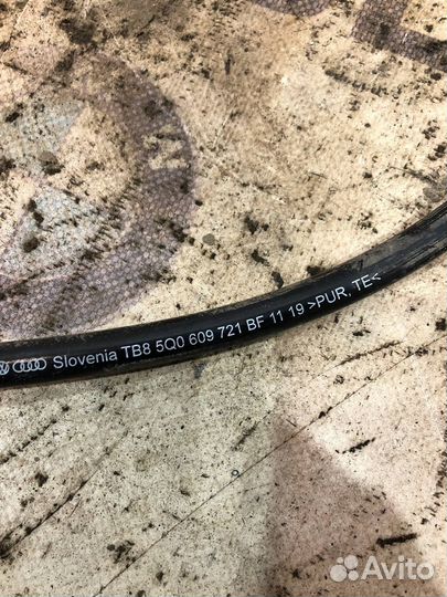 Трос ручника задний правый Skoda Octavia A7 (5E)