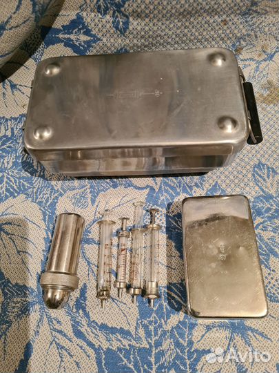 Медицинские стерилизаторы - 3 шт., шприцы СССР