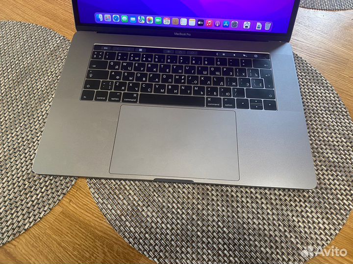 Macbook pro 15 2017 touch bar/ core i7