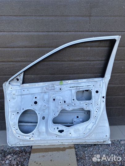 Двери на Toyota camry 2013 бу