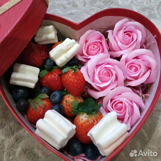 Шоколадные конфеты, клубника в шоколаде