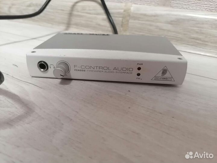 Внешняя звуковая карта behringer F-control FCA 202