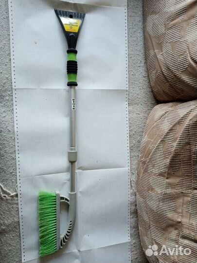 Щётка для зимней чистки автомобиля со скребком