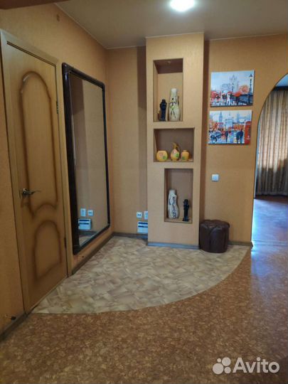 Зеркало настенное в раме