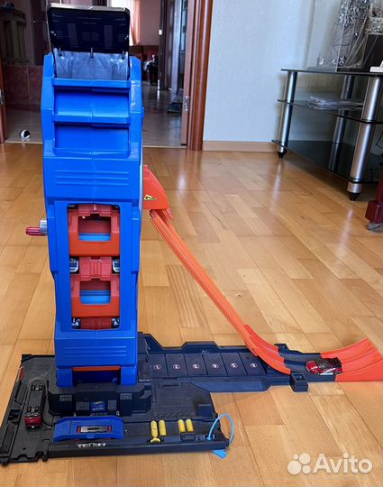 Hot wheels мега гараж, отличное состояние