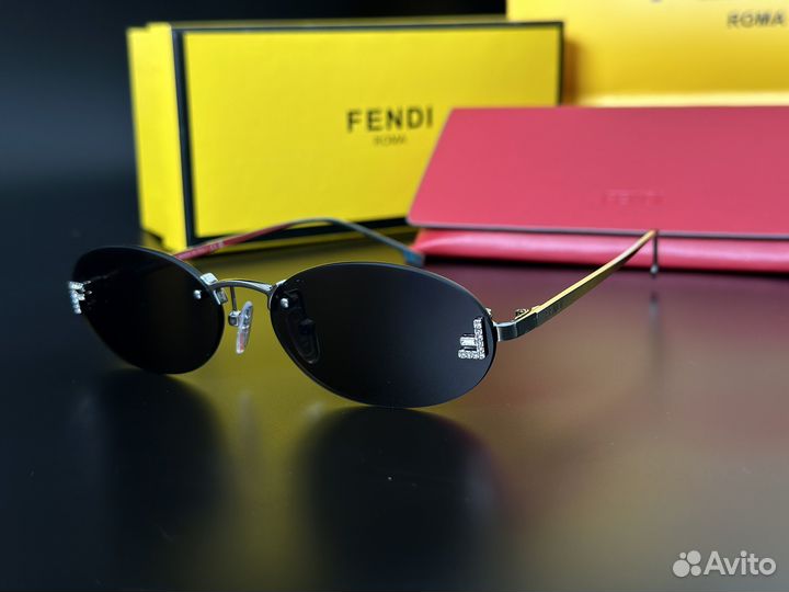 Солнцезащитные очки женские Fendi