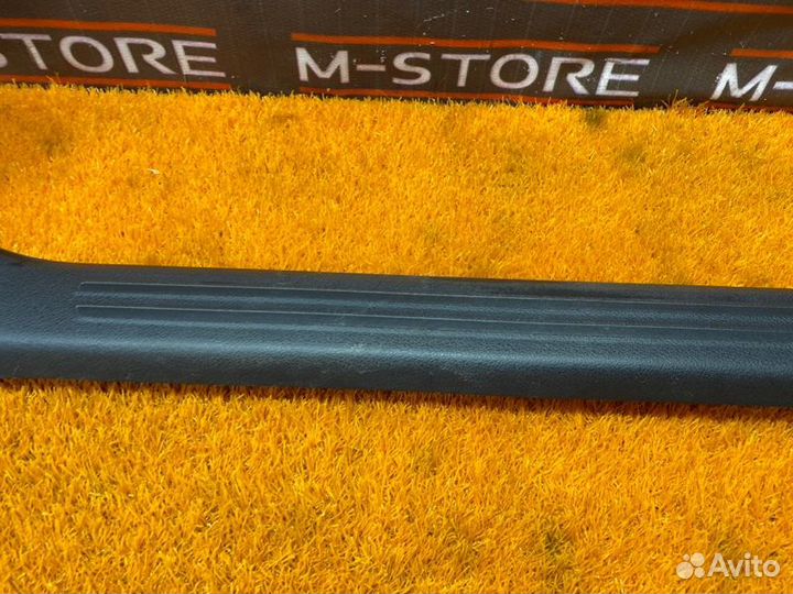 Накладка на порог салона передняя правая Audi A6