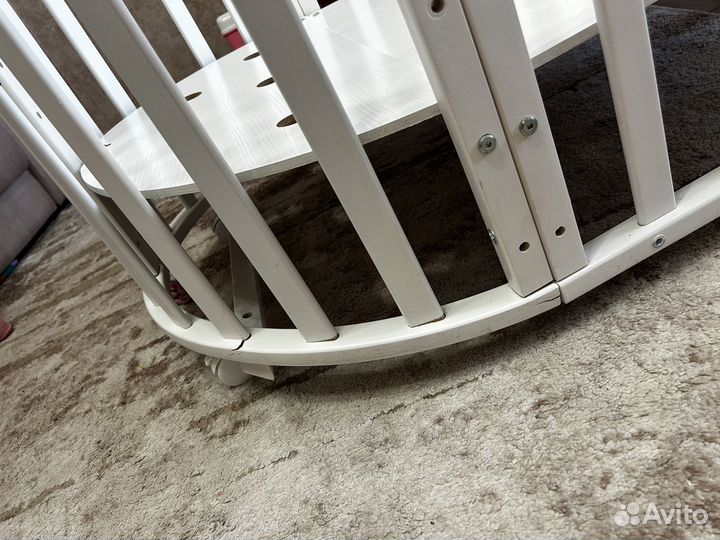 Детская кроватка с маятником круглая и овальная