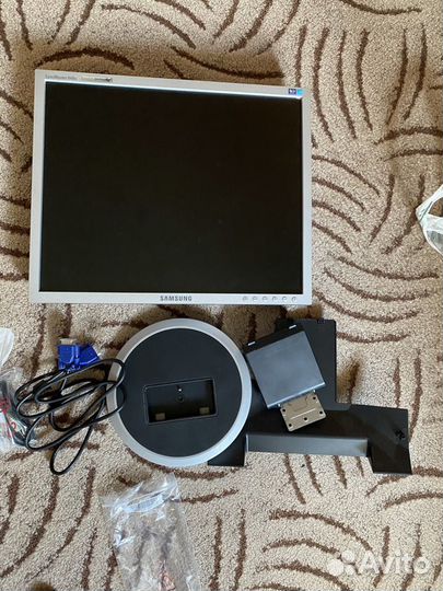 Монитор на подставке