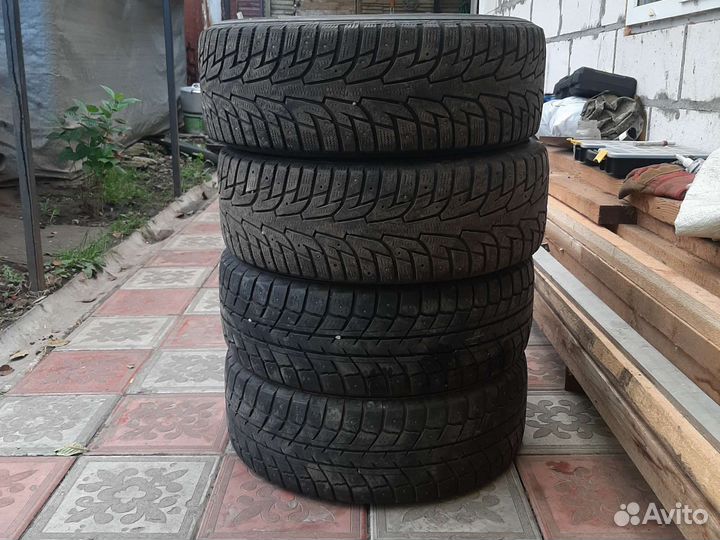 Hankook Winter I'Pike 215/60 R16