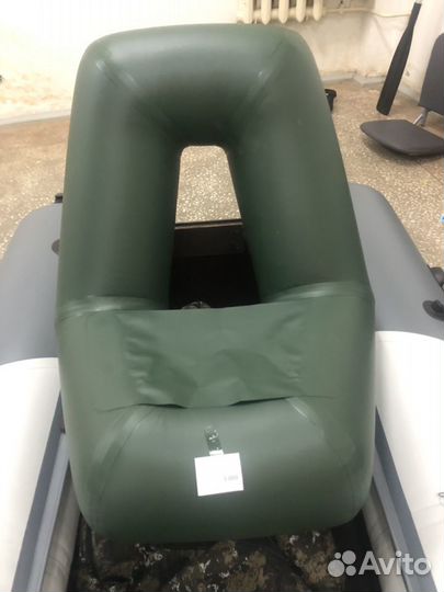 Надувное кресло в лодку