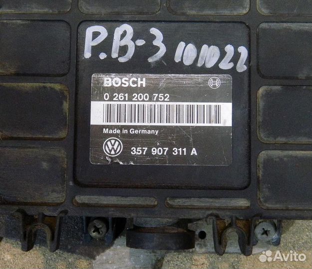 Блок управления двс VW Passat B3 1.8