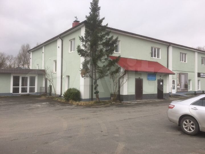 Торгово сервисный центр, до 500 м. Квадратных