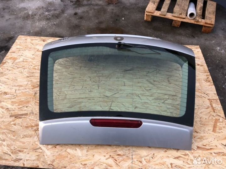 Дверь багажника со стеклом Skoda Fabia