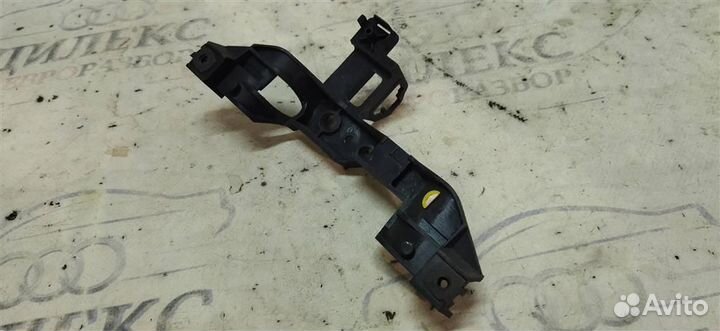 Кронштейн (сопут. товар) VW Touareg 2002-2010