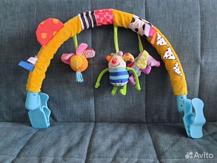 Дуга с игрушками на коляску