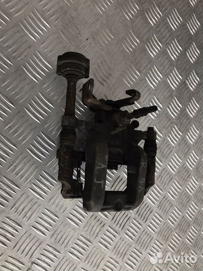 Суппорт задний Opel Astra J