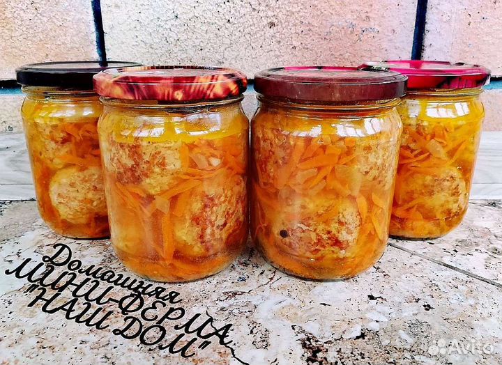 Домашние котлетки с густой подливкой и овощами