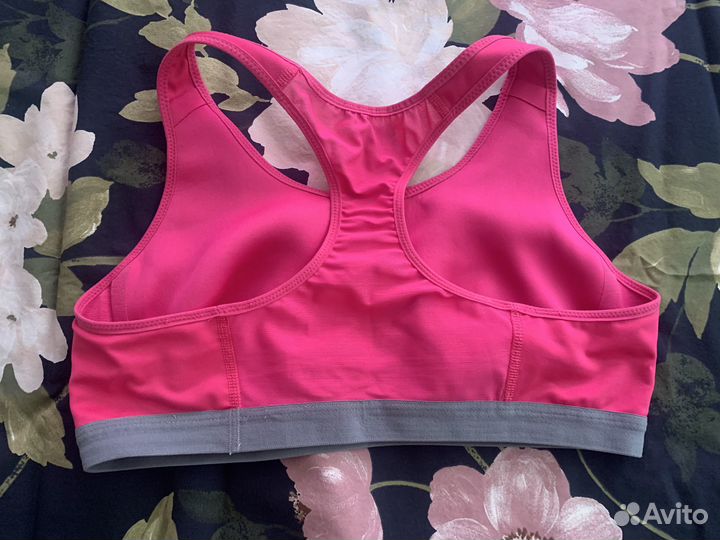 Спортивный лиф Nike, размер М