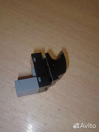 Кнопка стеклоподъемника Vag Tiguan 2006-2017