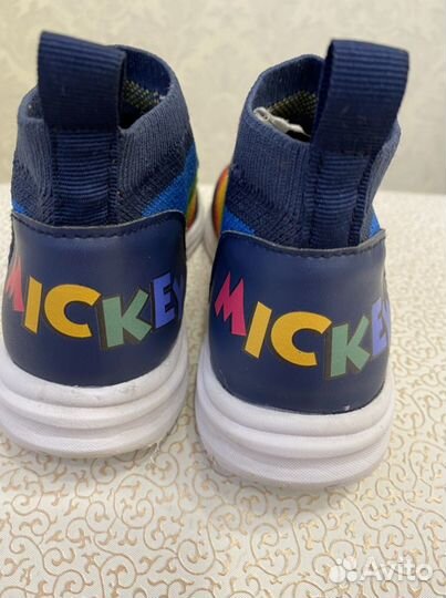 Детские кроссовки