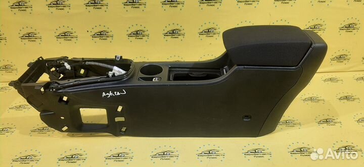 Подлокотник под электроручник Opel Astra J