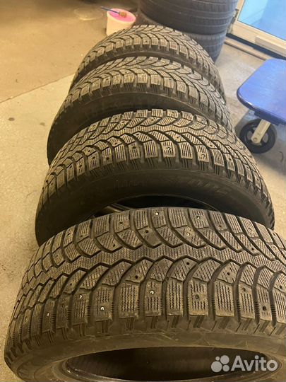 Bridgestone Blizzak Spike-01 205/60 R16