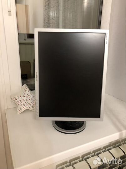 Монитор Samsung SyncMaster 204 B