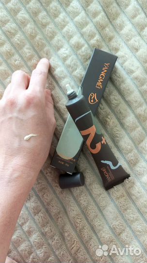 Крем, консилер, тональная основа под макияж