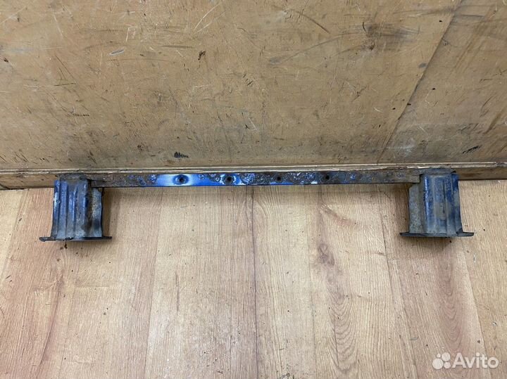 Усилитель зад бампера Subaru Legacy Outback B14