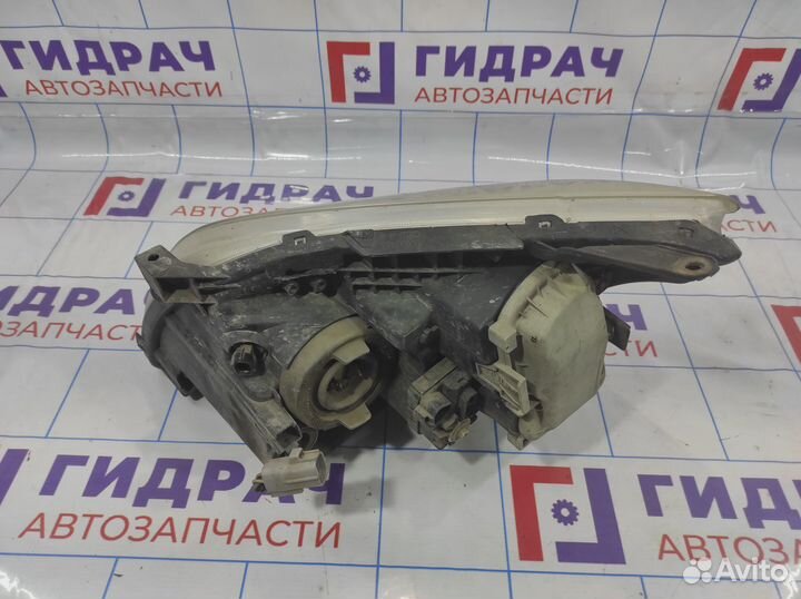 Фара правая Toyota Avensis (T250) 8113005194. Дефе
