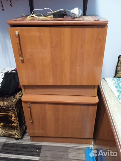 Тумбочка прикроватная