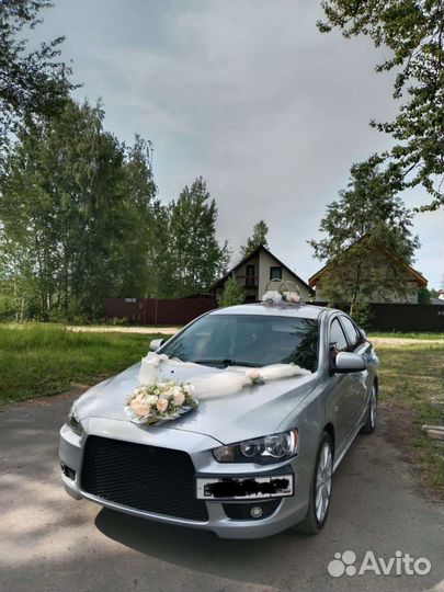 Свадебное украшение на машину