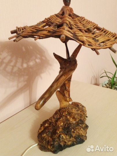 Дизайнерская настольная лампа