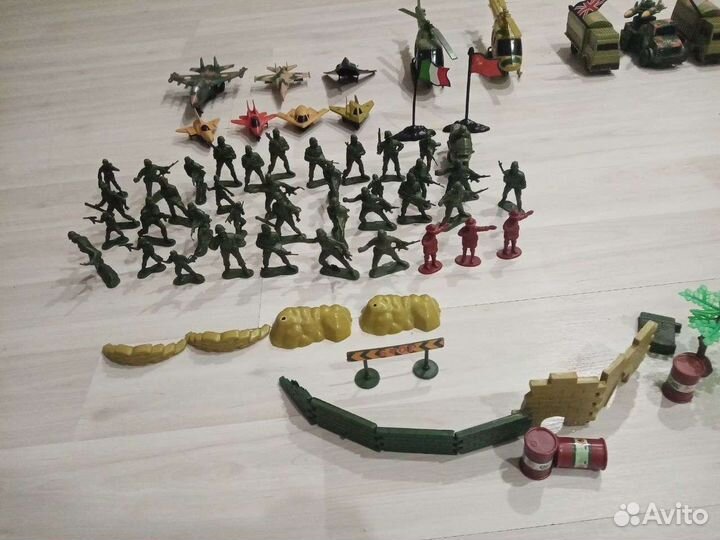 Модель солдитка, танков, самолётов, вертолётов