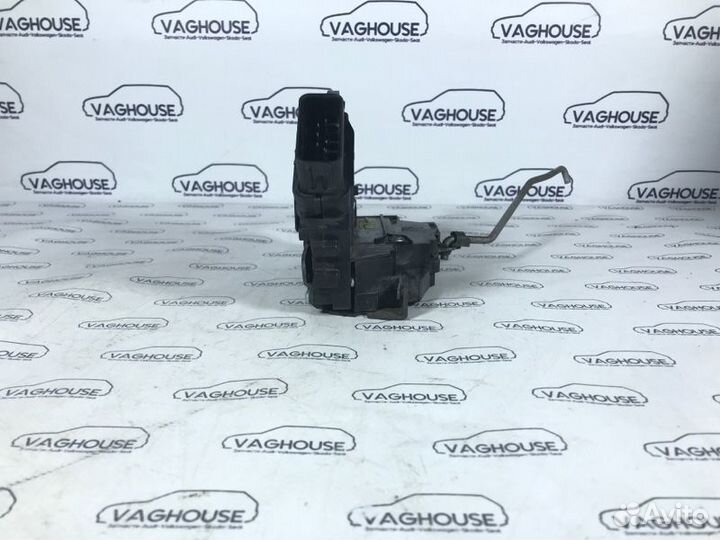 Замок двери задний левый Mazda 3 BK седан 1.6 Z6