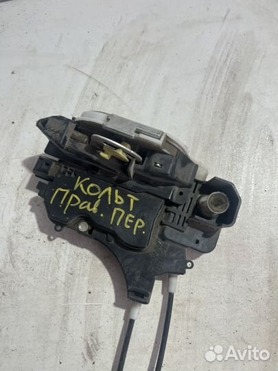 Замок передний правый Митсубиши Кольт