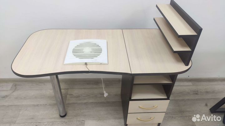 Стол маникюрный с вытяжкой