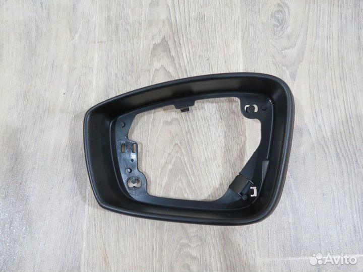 Накладка левого зеркала Volkswagen Polo