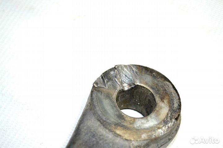 Кронштейн амортизатора ведущего моста, верхний пра