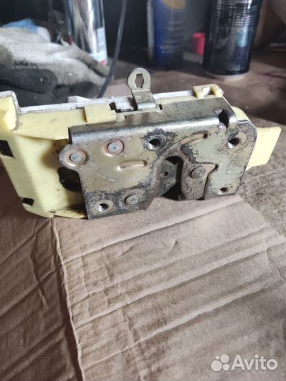 Замок двери задний левый Ford Focus, xs41a26413bf