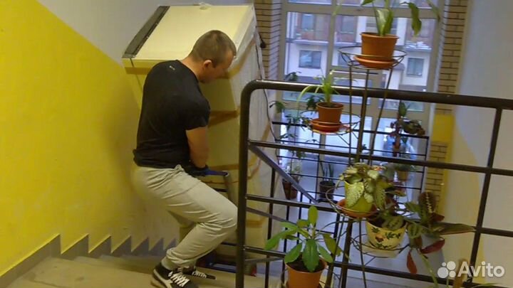 Перевезти холодильник с грузчиками - вертикально