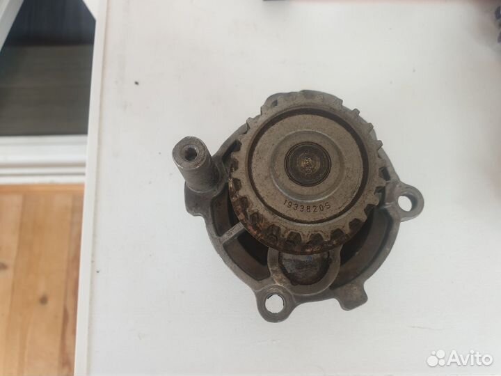 Помпа (водяной насос) golf 6 Б/У